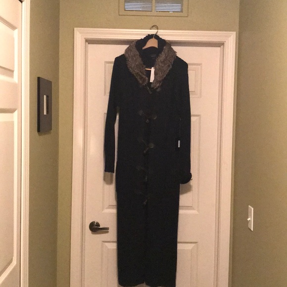 sweater with fur collar in navy blue. - Picture 1 of 4